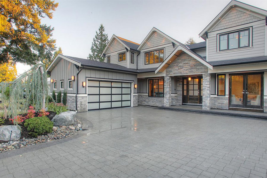 6 Bed + 6 Bath, Edgemont Village: Lot Size 8050 ft²